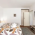 Torre Dei Giudi Apartments